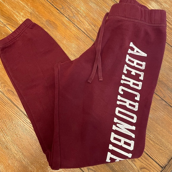 Abercrombie & Fitch Pants - Abercrombie and Fitch M maroon sweatpant joggers